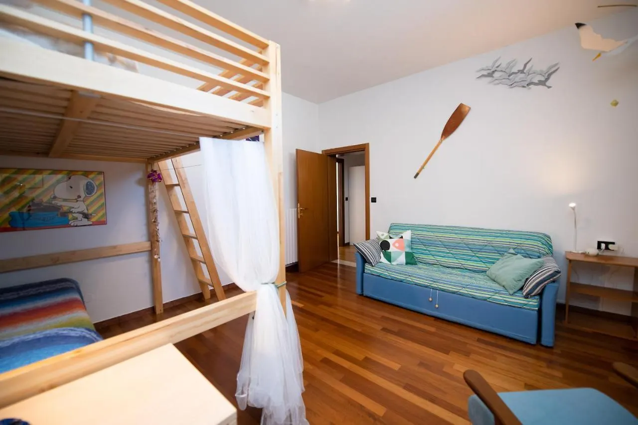 Apartment Il Cortiletto - Appartamento Anna Manerba del Garda Italy